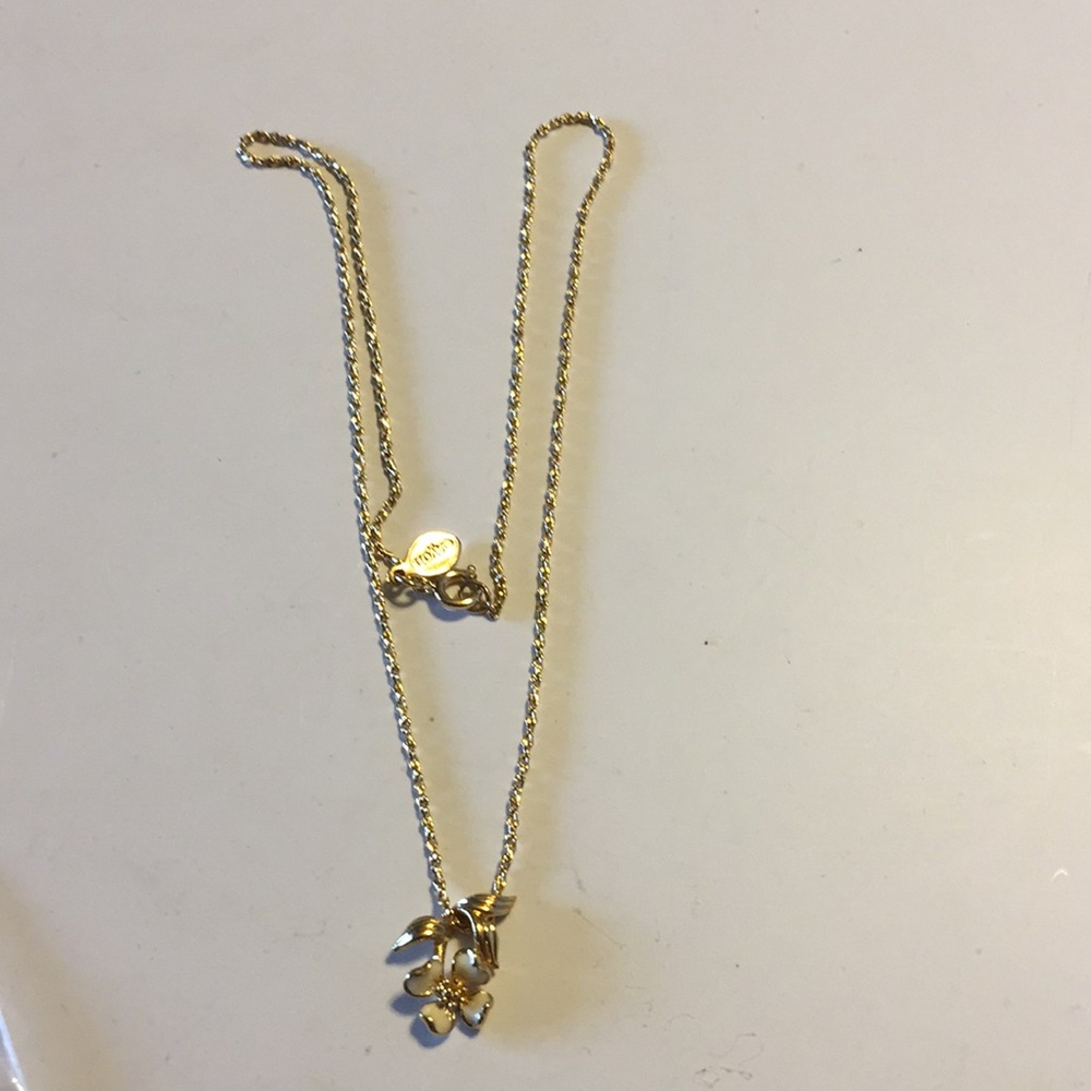 Avon enamel flower necklace